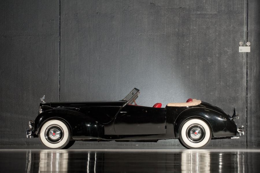  Packard Eight Convertible Victoria by Darrin 1938 года  (фото 2 из 17)